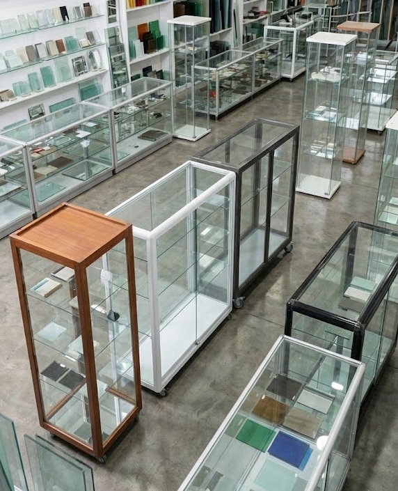 Fabricación de Vitrinas y Mostradores